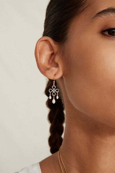 CLOVER CHANDELIER EARRINGS IN WHITE PEARL - Romi Boutique