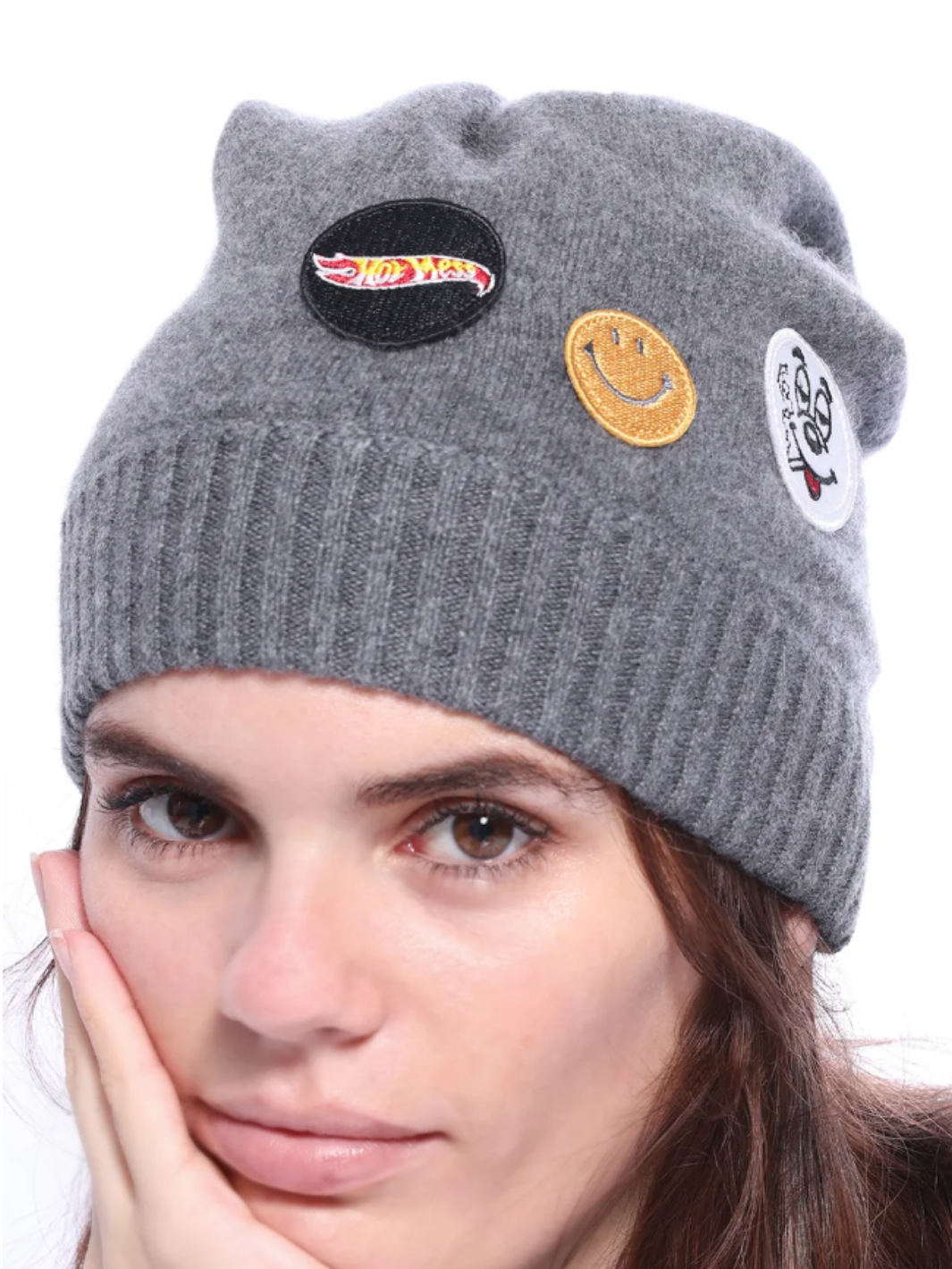 CASHMERE PATCH BEANIE IN CHARCOAL HEATHER GREY - Romi Boutique