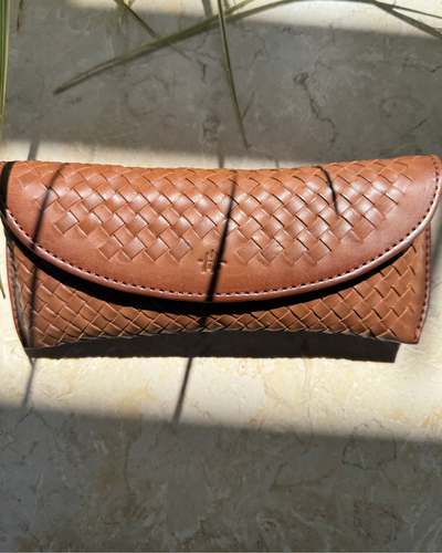 EYEGLASS HOLDER IN SALVAGE TAN