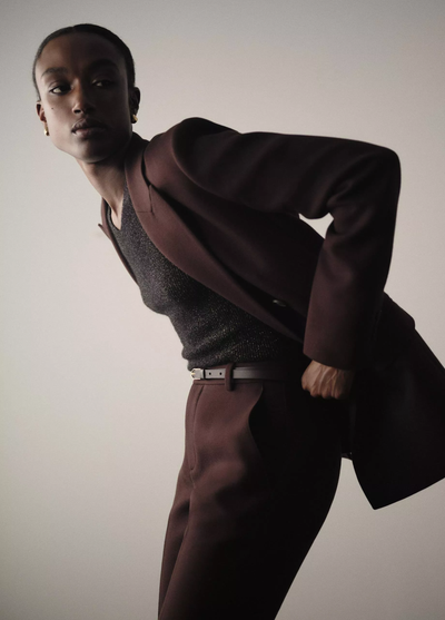 METALLIC RIBBED HIGH V-NECK SWEATER IN BLACK