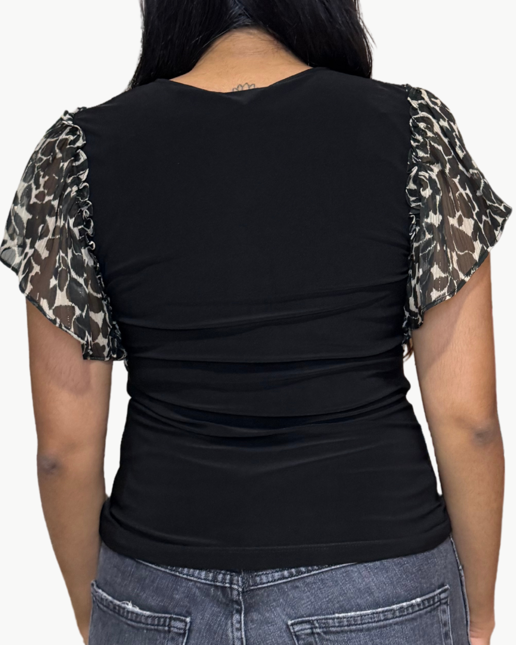 LYSETTE V-NECK FLUTTER SLEEVE TOP IN BLACK/BONE FOLIAGE - Romi Boutique