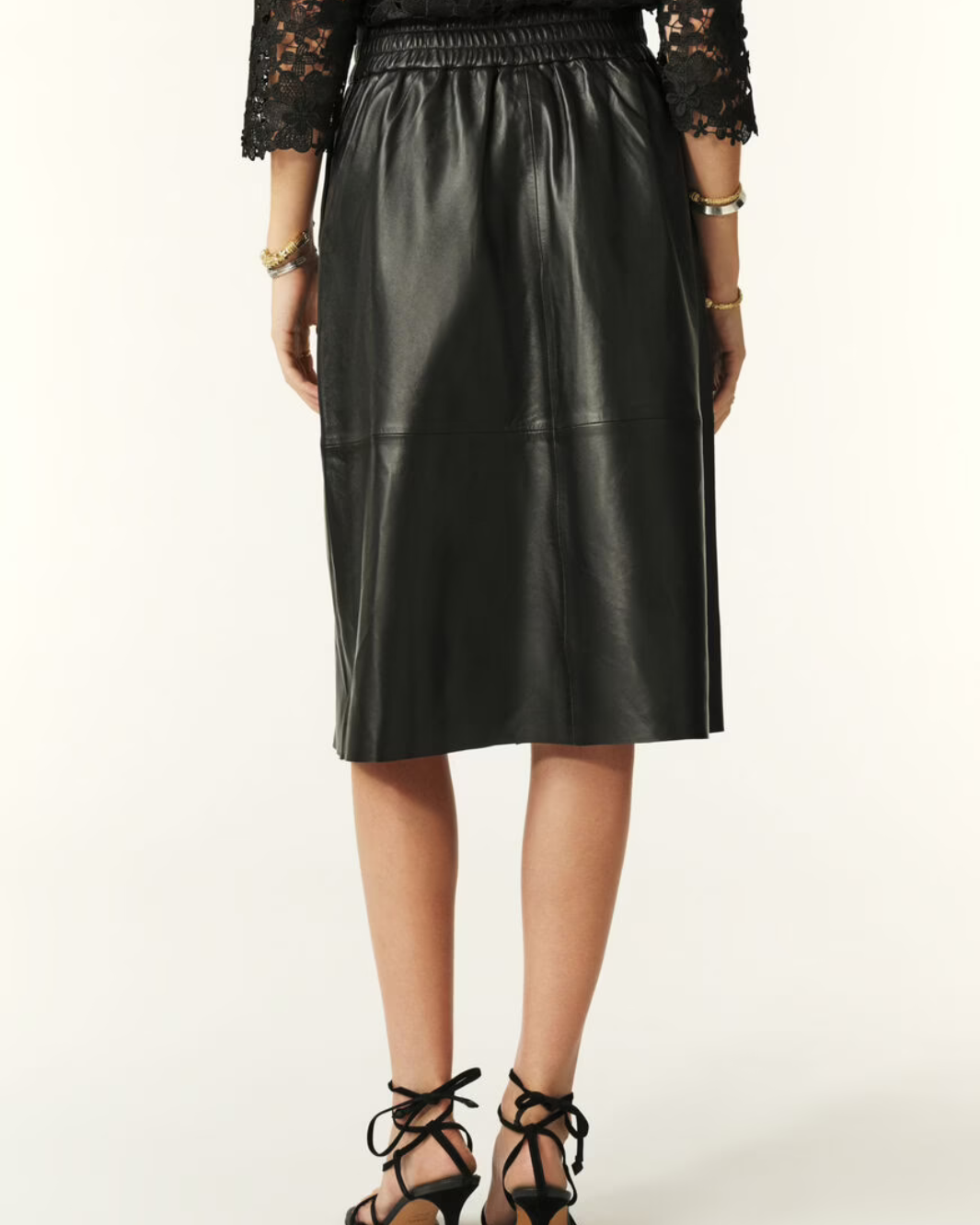 PONA SKIRT IN NOIR | Romi Boutique