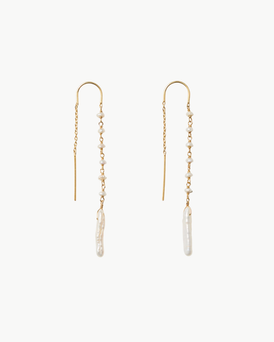 GOLD THREAD THRU EARRINGS IN WHITE PEARL