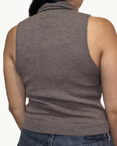 SOFIE SLEEVELESS CASHMERE TURTLENECK IN SWISS BROWN