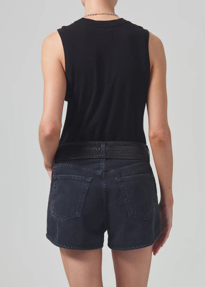 JESSIE MODERN MUSCLE TEE IN BLACK - Romi Boutique