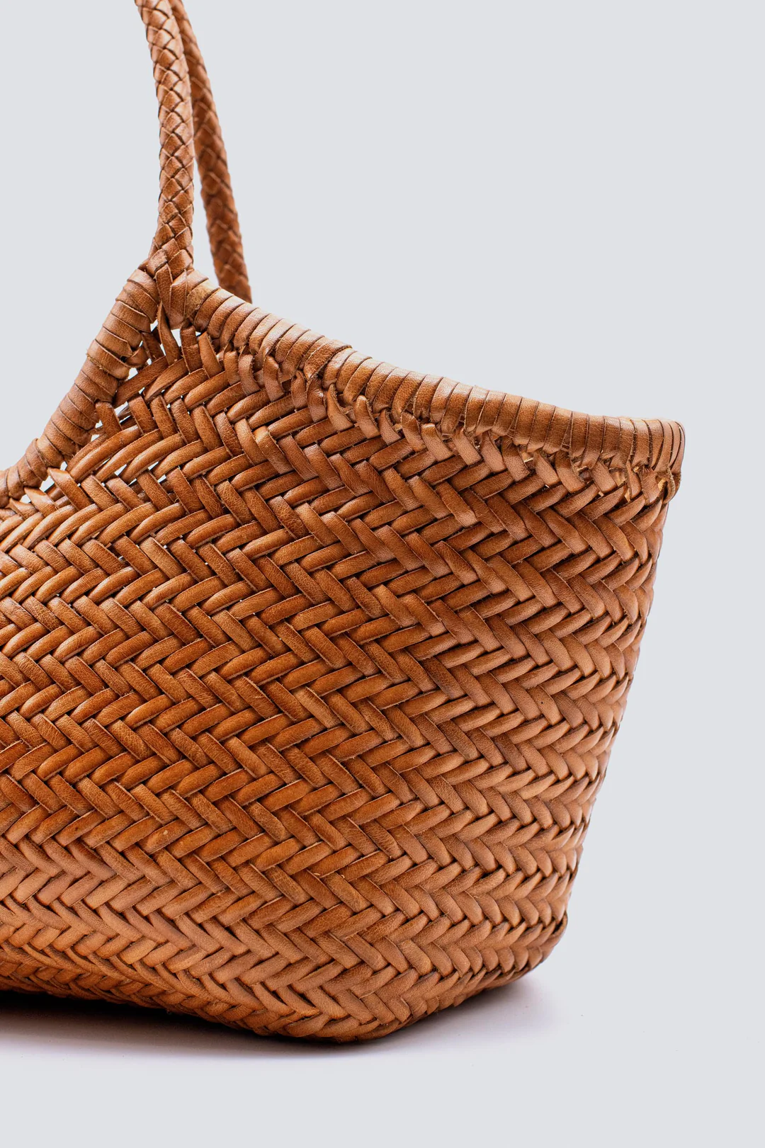 Dragon Diffusion NANTUCKET BASKET BIG IN TAN at Romi Boutique