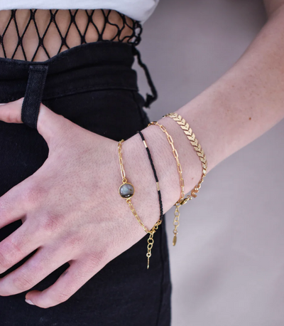 FLOW BRACELET IN BLACK - Romi Boutique