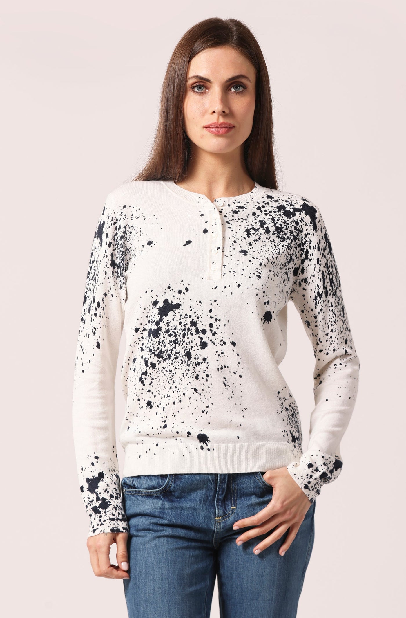 SUPIMA PAINT SPLATTER HENLEY IN WHITE/NAVY - Romi Boutique