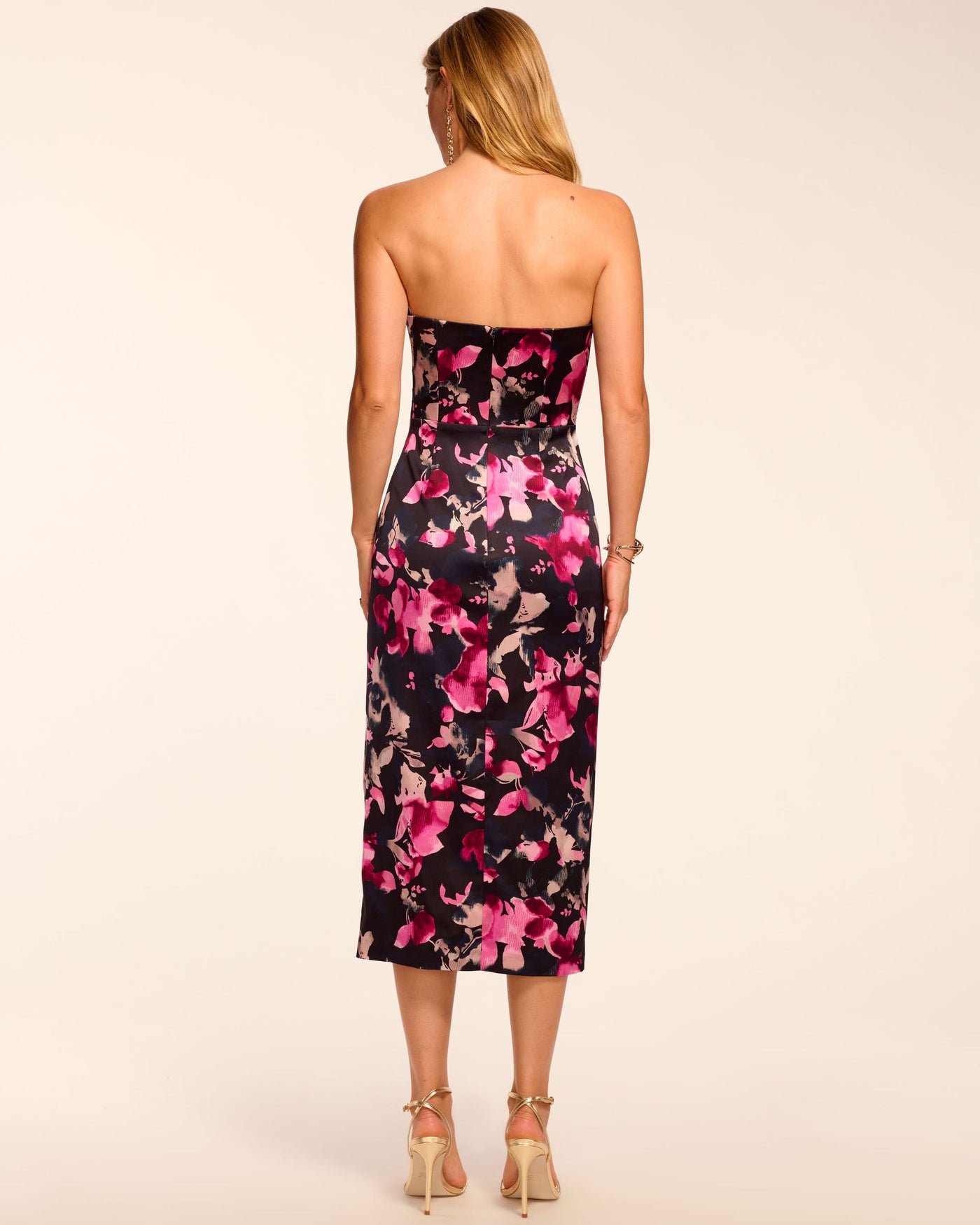 DORY STRAPLESS RUCHED MIDI DRESS IN WILD FLORAL