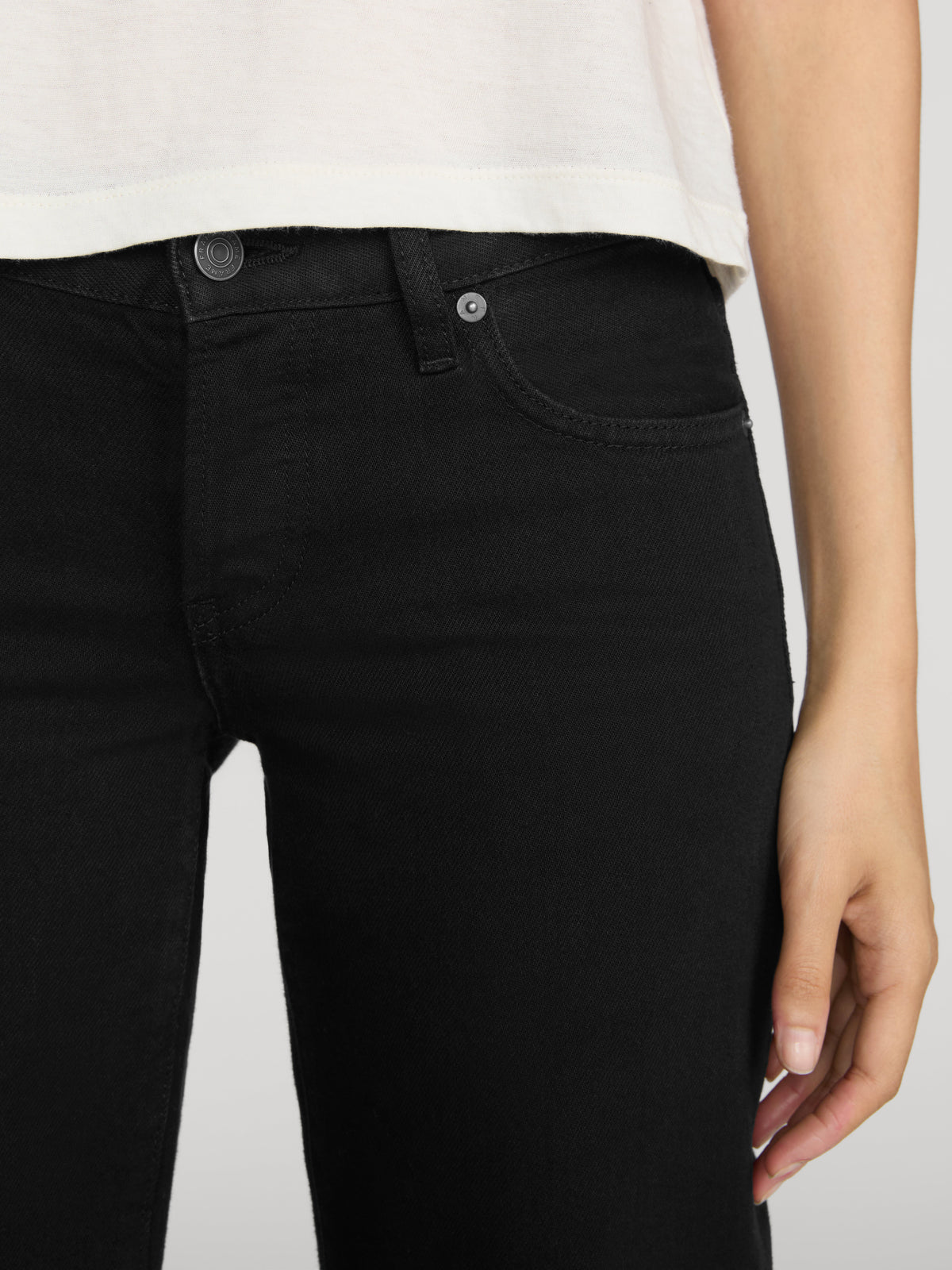 Frame The Gray Jean at Romi Boutique