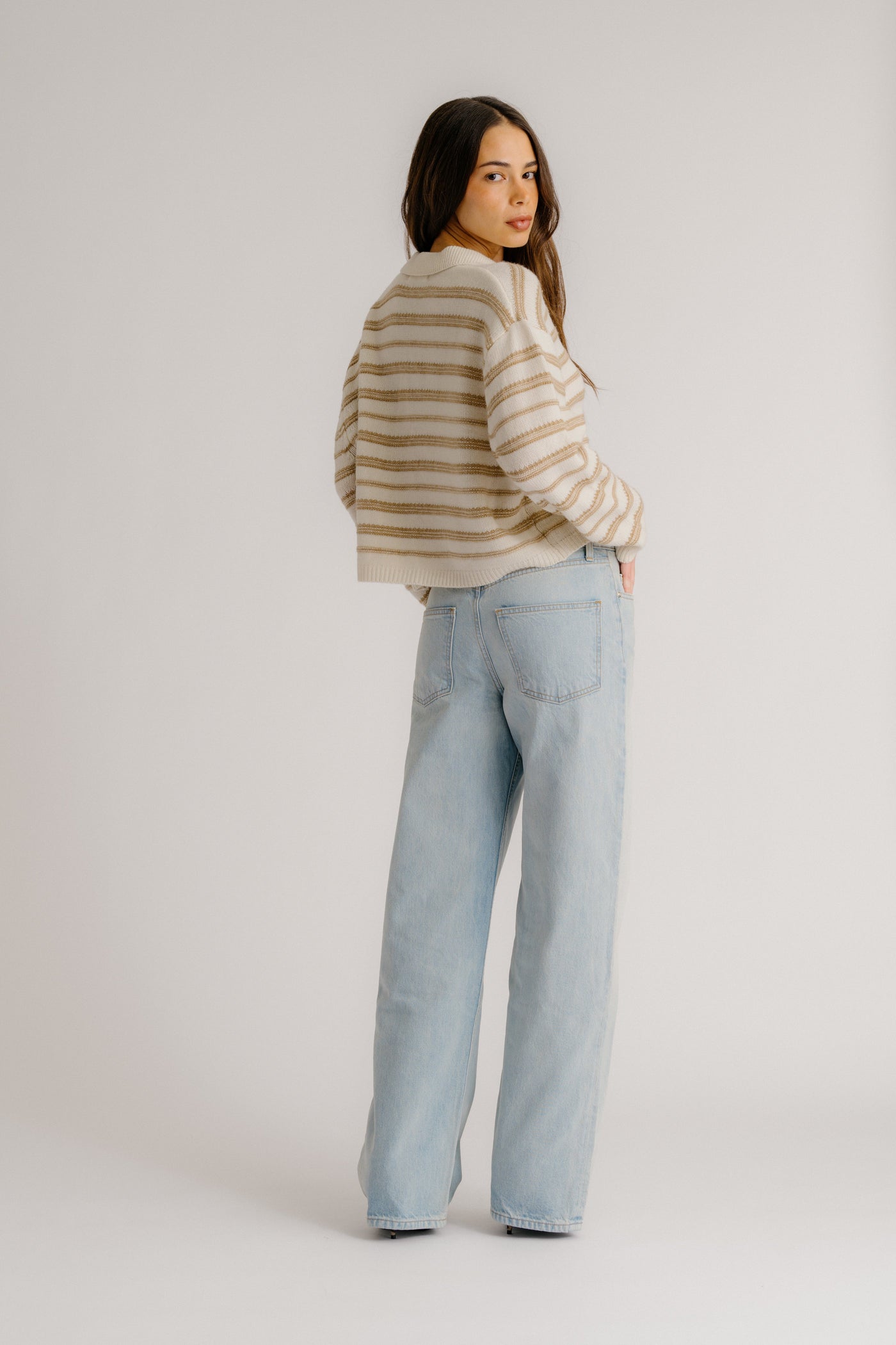 ELSIE RELAXED STRIPED CASHMERE POLO IN GARDENIA/CAMEL