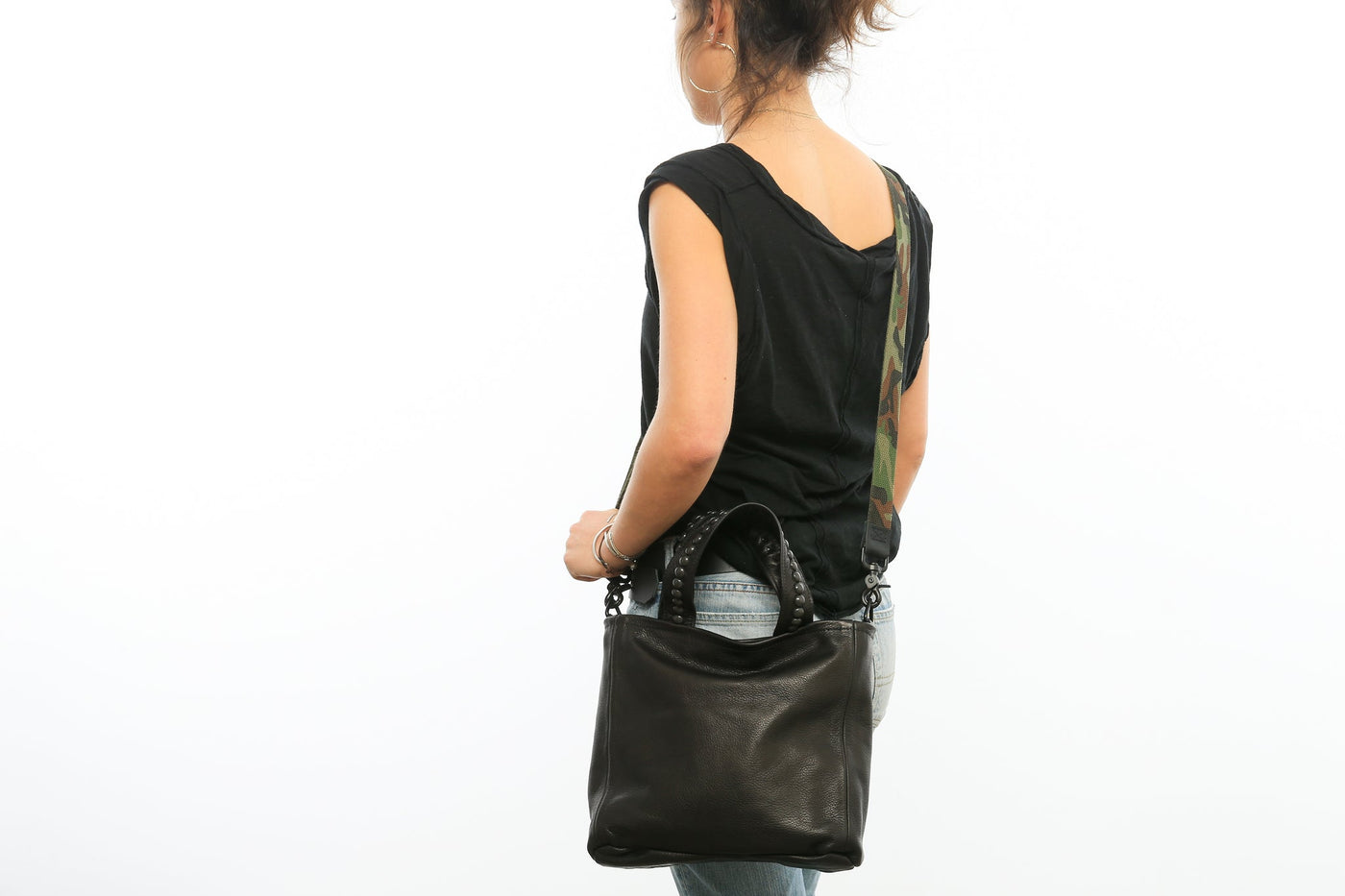 JOANIE BAG W/ CAMO STRAP IN BLACK