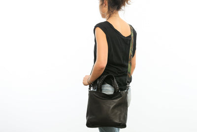 JOANIE BAG W/ CAMO STRAP IN BLACK