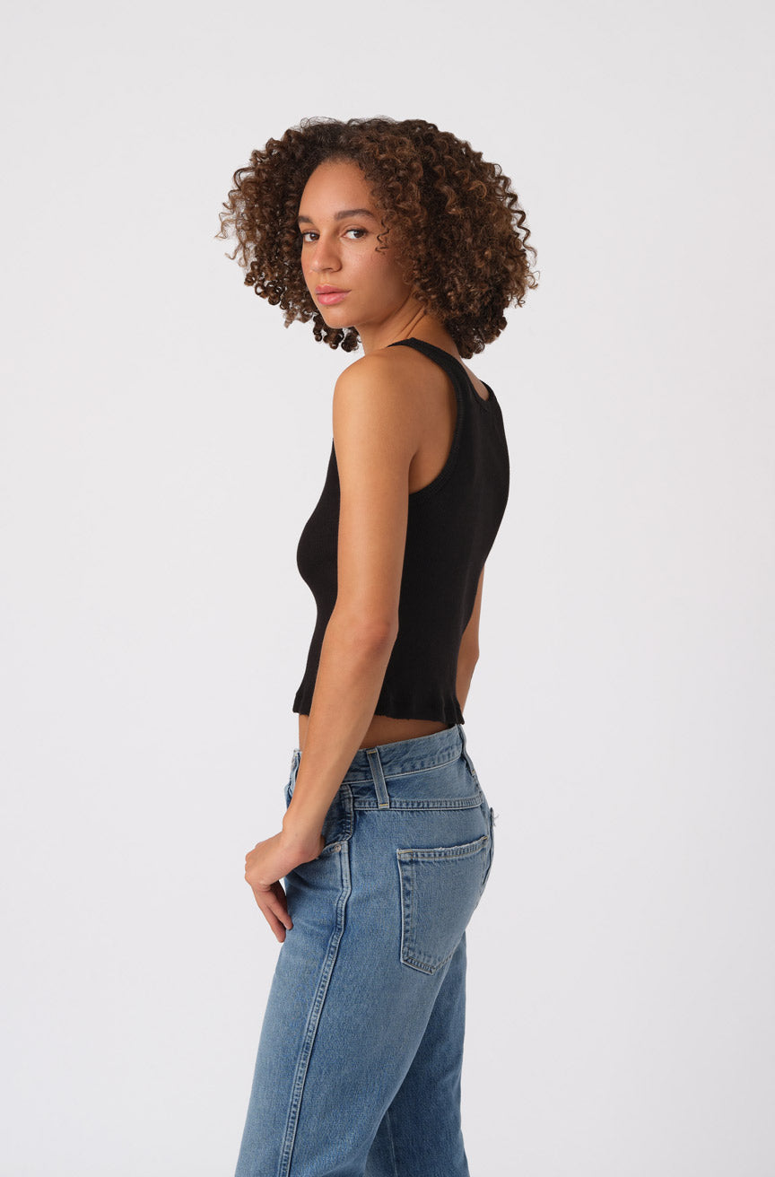 CROP RIB TANK IN BLACK - Romi Boutique