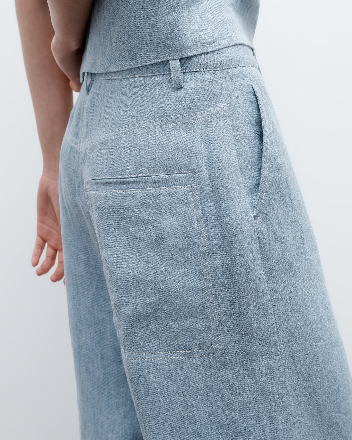 CROPPED HOWARD IN LIGHT INDIGO