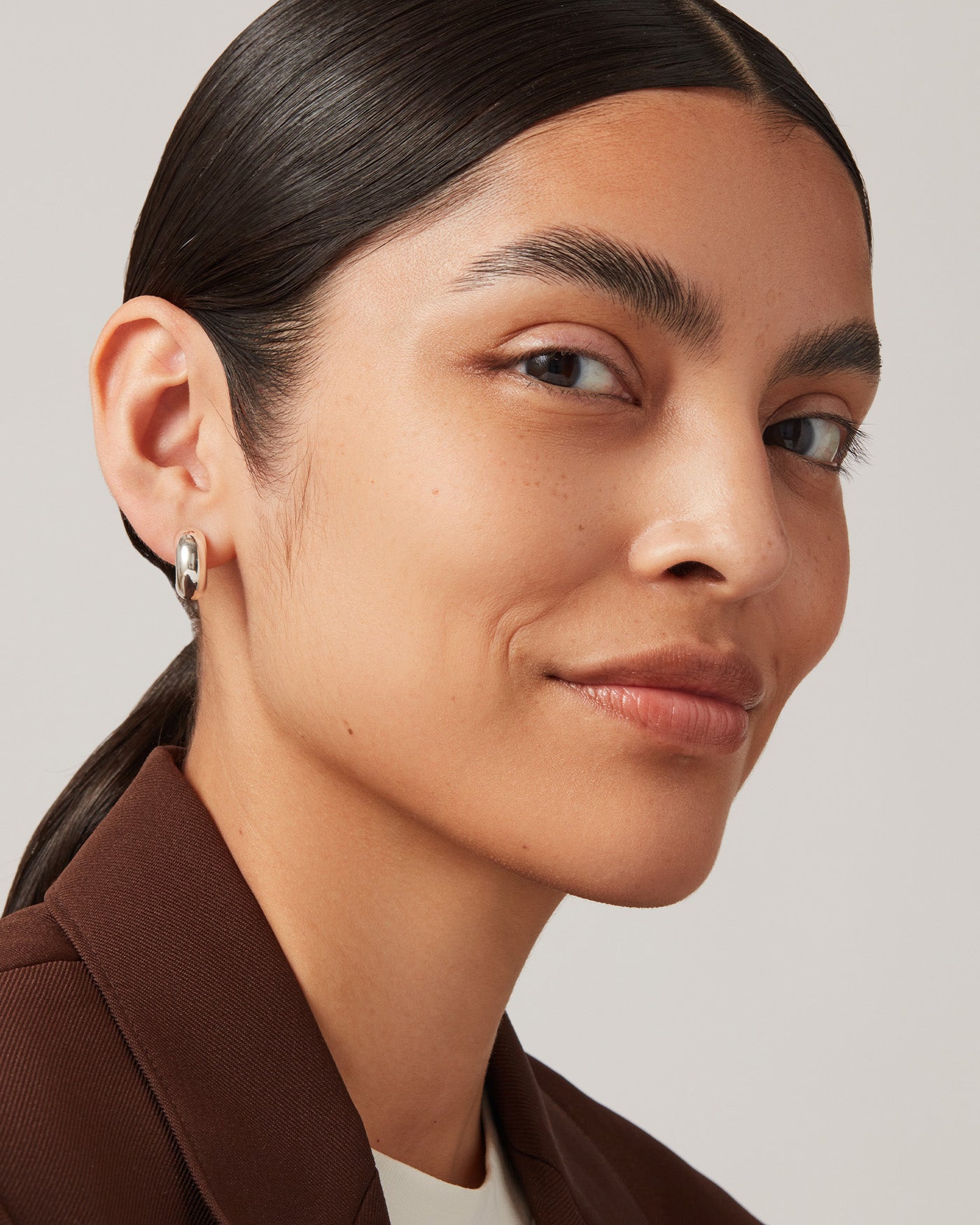 SMALL TOME HOOPS IN HIGH POLISH SILVER - Romi Boutique