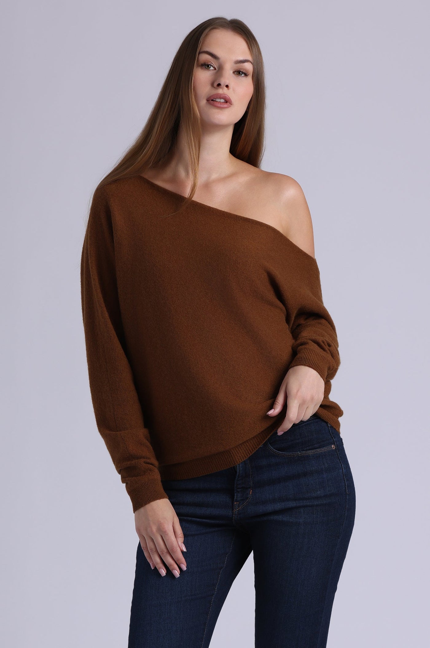 CASHMERE OFF THE SHOULDER TOP IN FOXTAIL