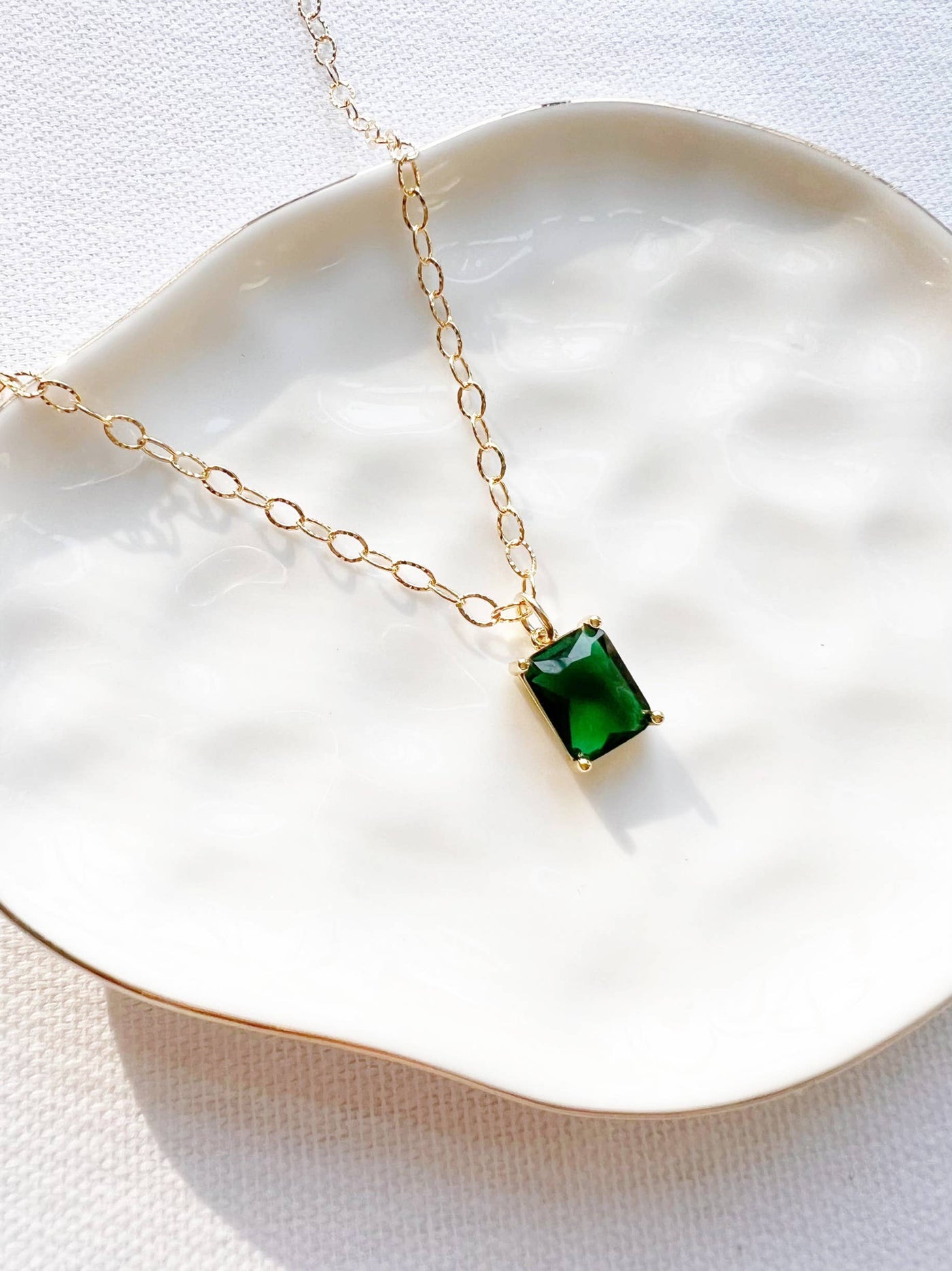 ÈIRE EMERALD GREEN PENDANT NECKLACE IN GOLD FILLED