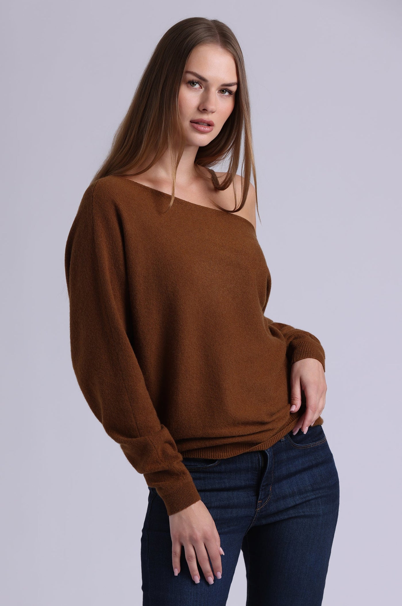 CASHMERE OFF THE SHOULDER TOP IN FOXTAIL
