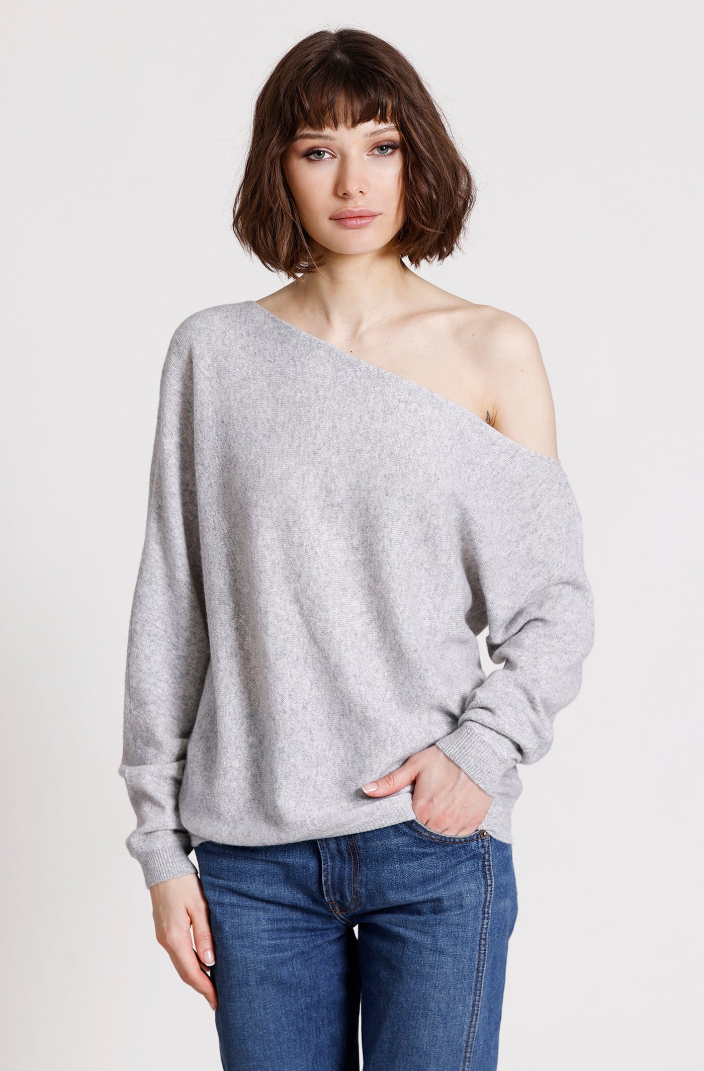 CASHMERE OFF THE SHOULDER TOP IN LIGHT HEATHER GREY