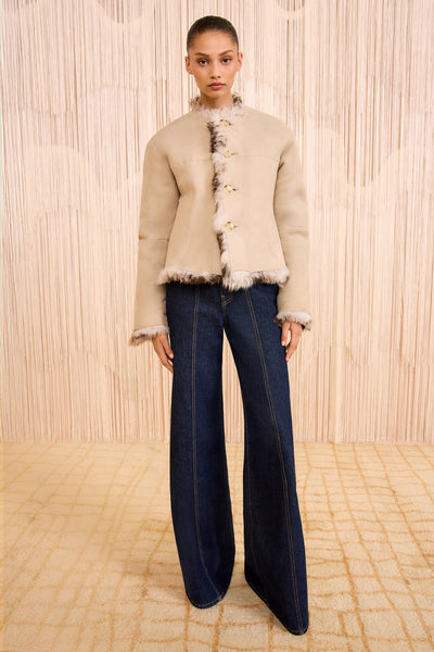 IRINA SHORT SHEARLING COAT IN PIETRA