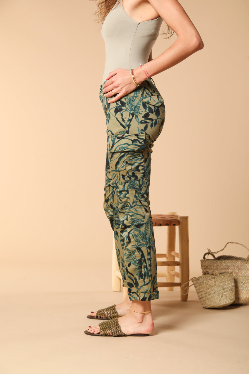 CHILE CITY CARGO PANTS IN FLORAL PRINT GREEN