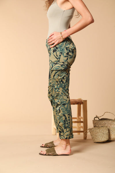 CHILE CITY CARGO PANTS IN FLORAL PRINT GREEN