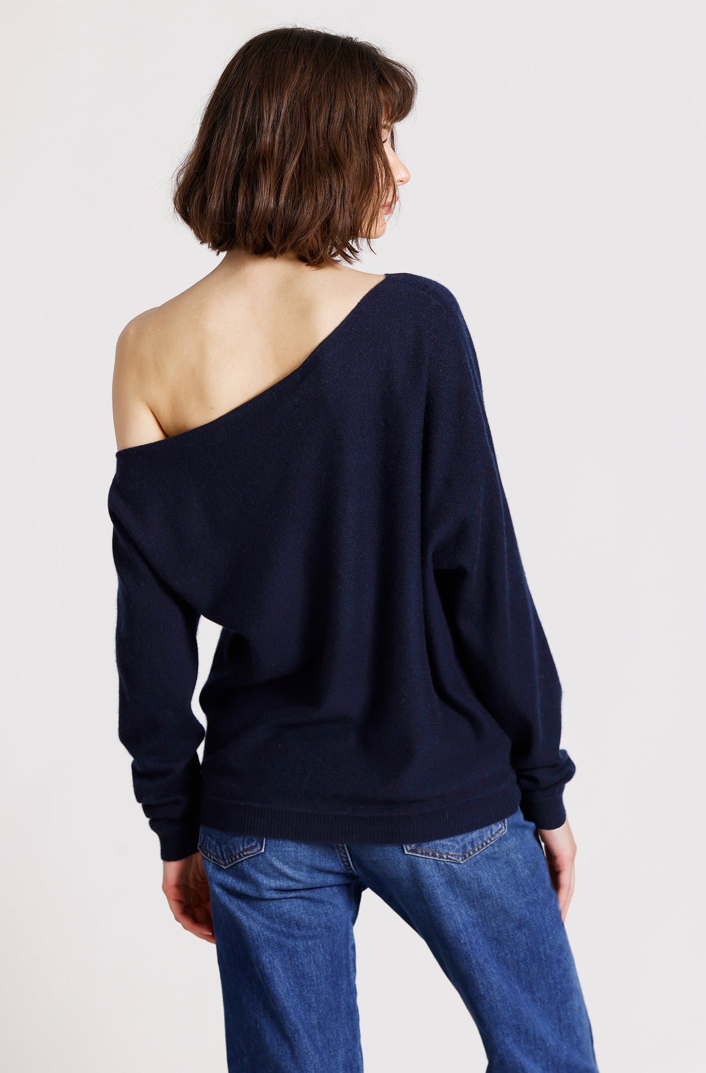 CASHMERE OFF THE SHOULDER TOP IN NAVY