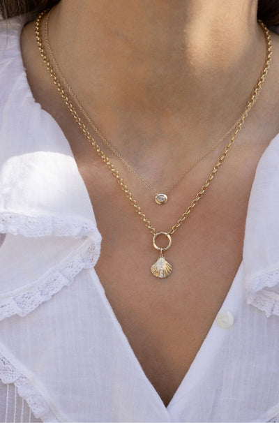 GOLD AND DIAMOND SHELL CHARM IN GOLD