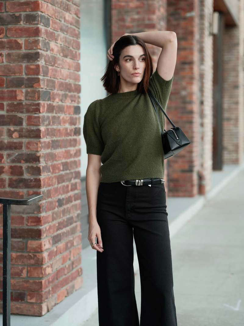 ARIA SHORT SLEEVE PULLOVER IN BAY LEAF