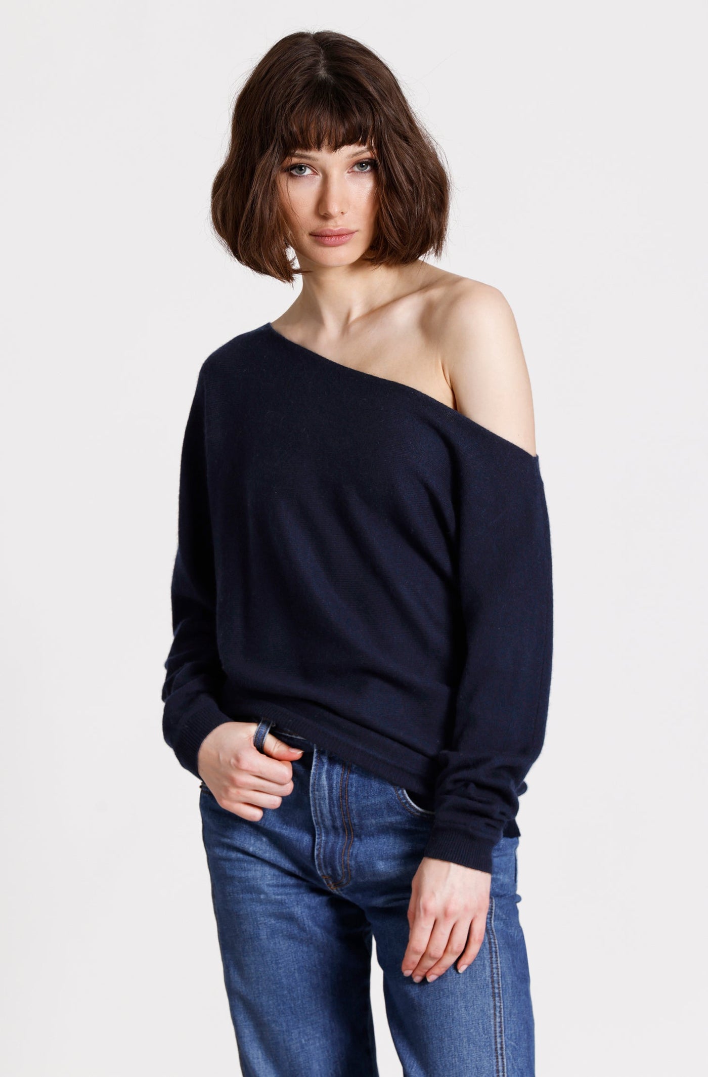 CASHMERE OFF THE SHOULDER TOP IN NAVY