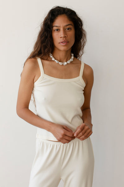 THE BABY RIB SCALLOP TANK IN CREME