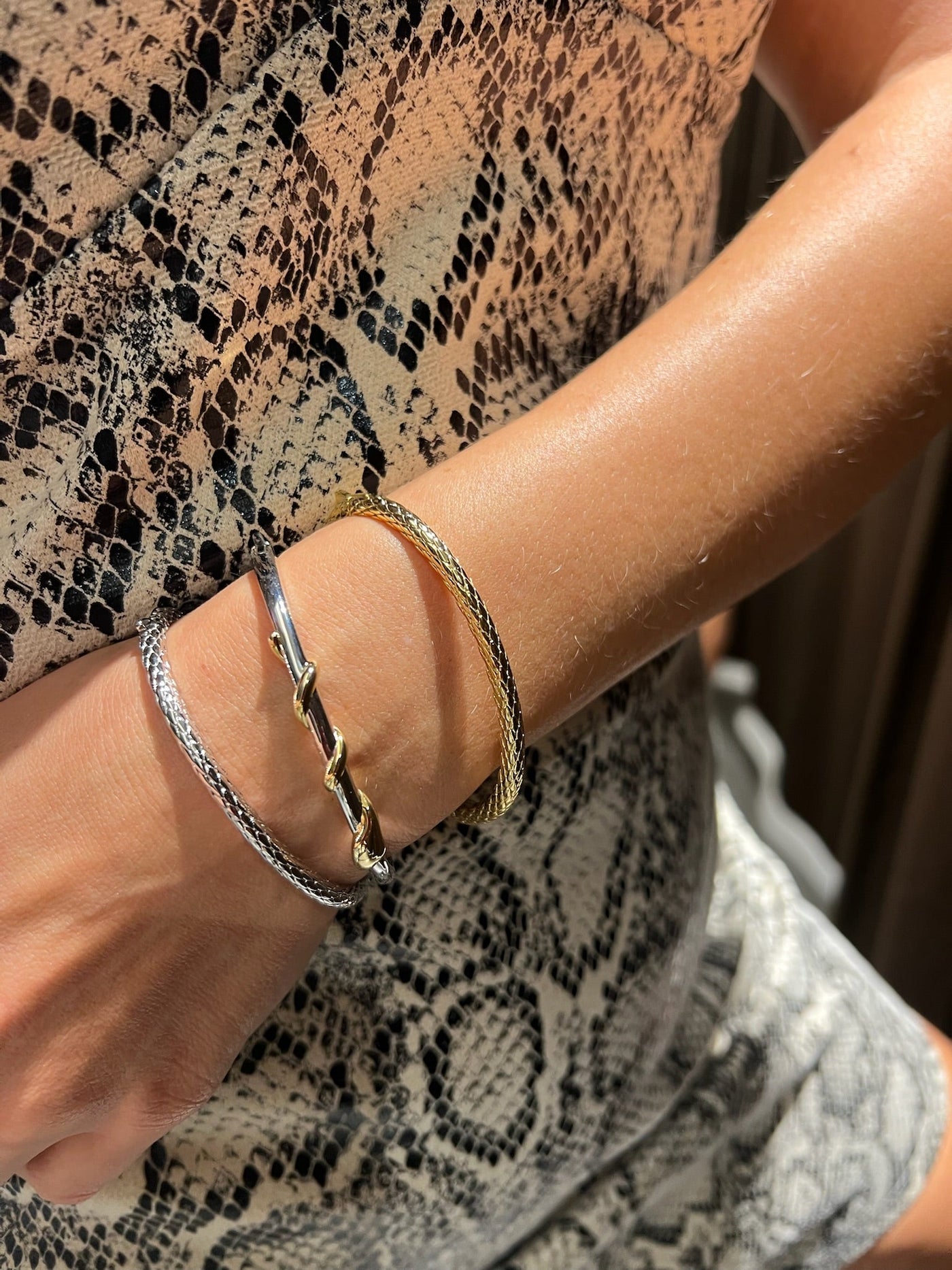 DANCING SNAKE BANGLE IN SILVER