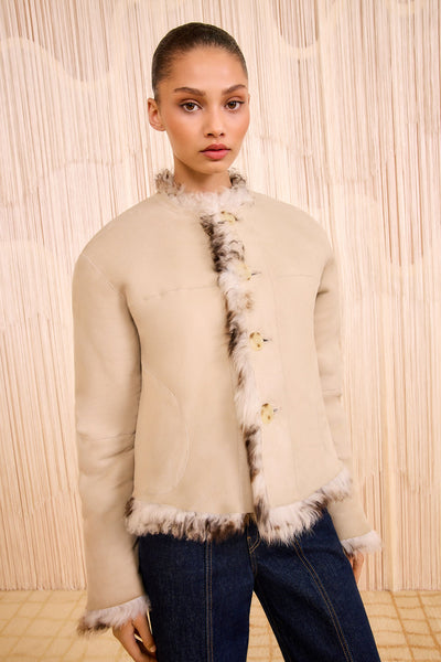 IRINA SHORT SHEARLING COAT IN PIETRA