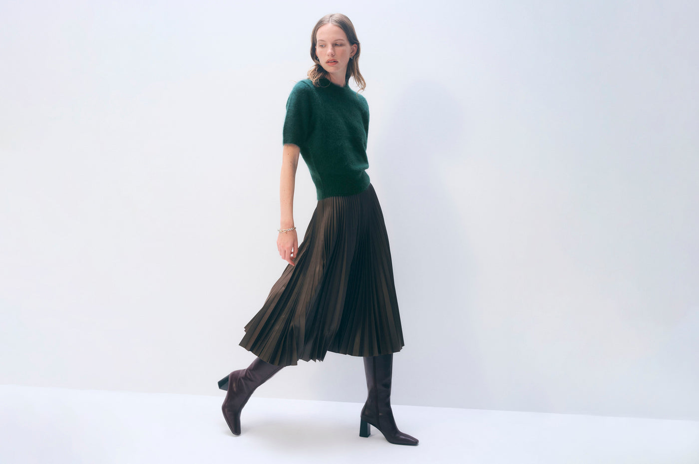 BRUSHED CASHMERE TEE IN TEALWOOD GREEN