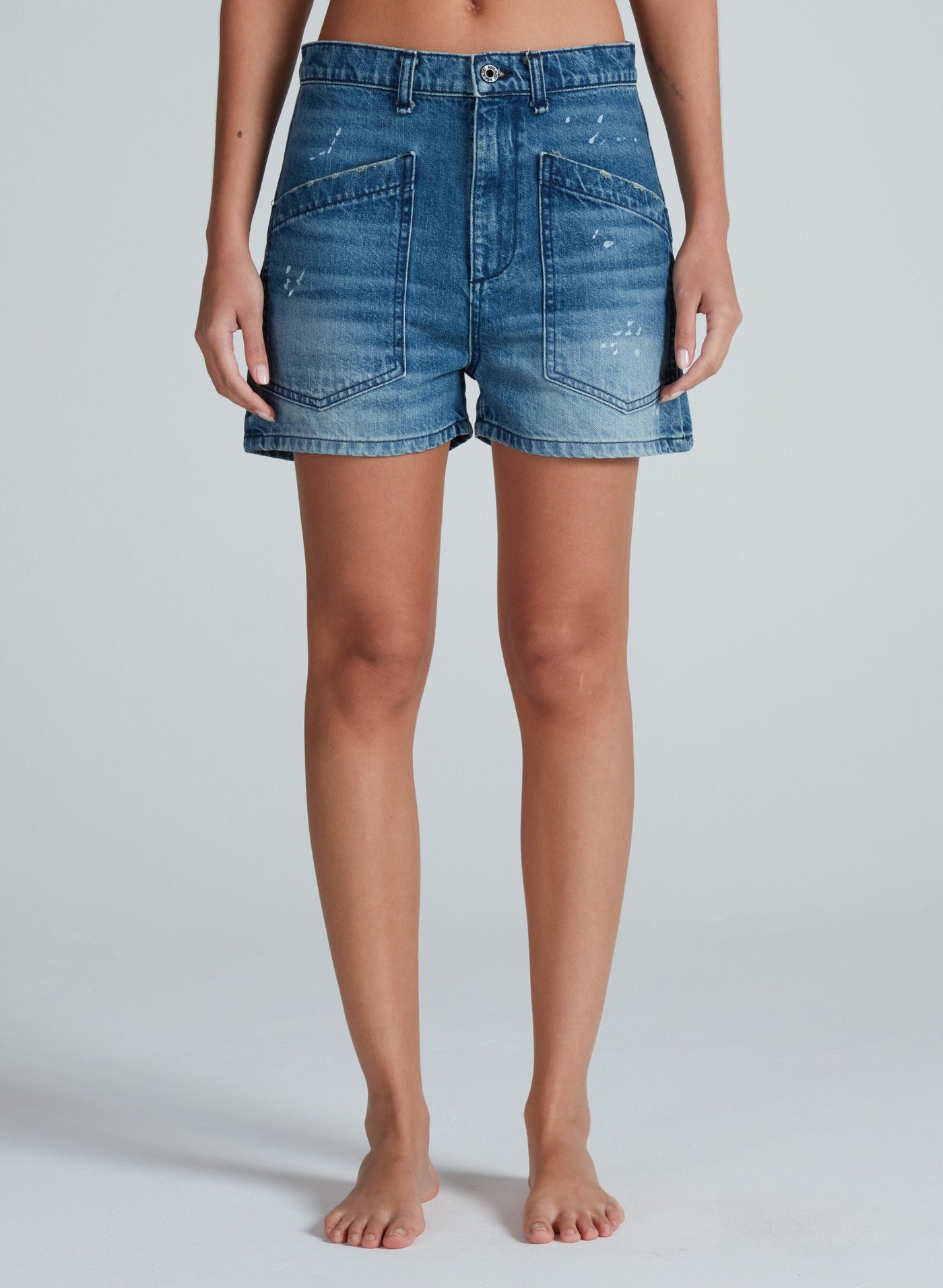 VIRGINIA SHORT NOVA IN MULHOLLAND