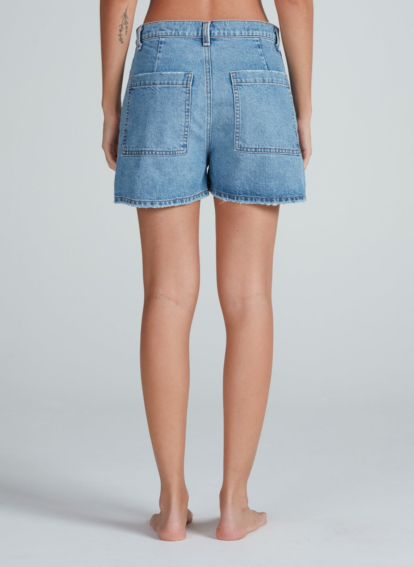 VIRGINIA SHORT NOVA IN BLONDIE