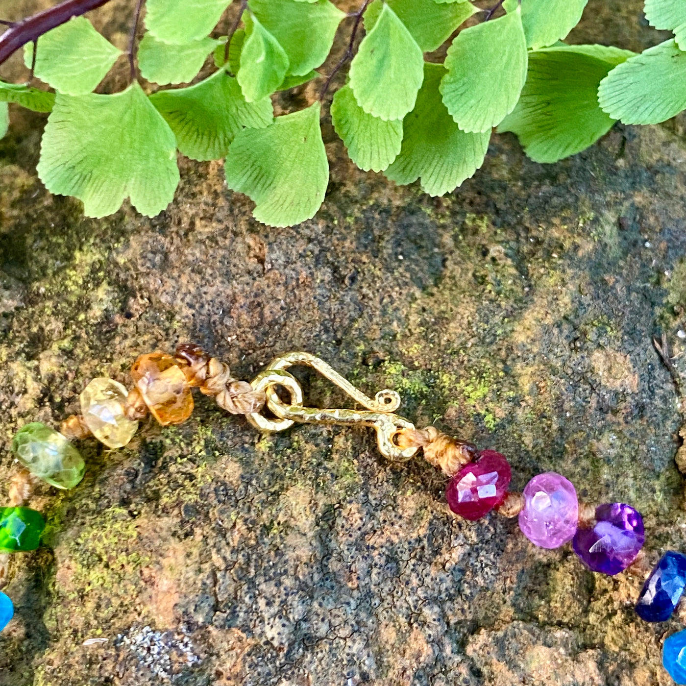 RAINBOW BRACELET IN LABRADORITE