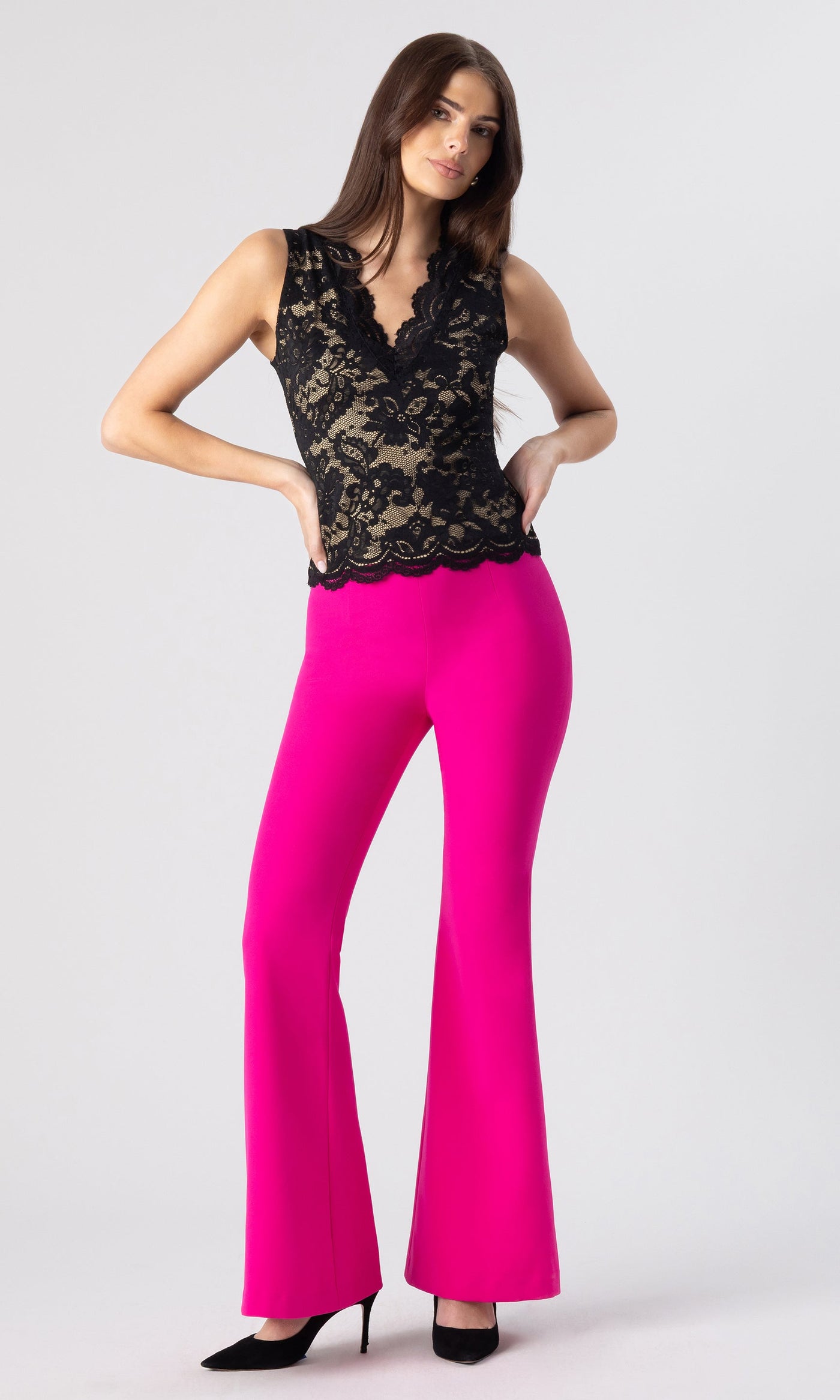 LEILA STRETCH LACE TOP IN BLACK/BEIGE