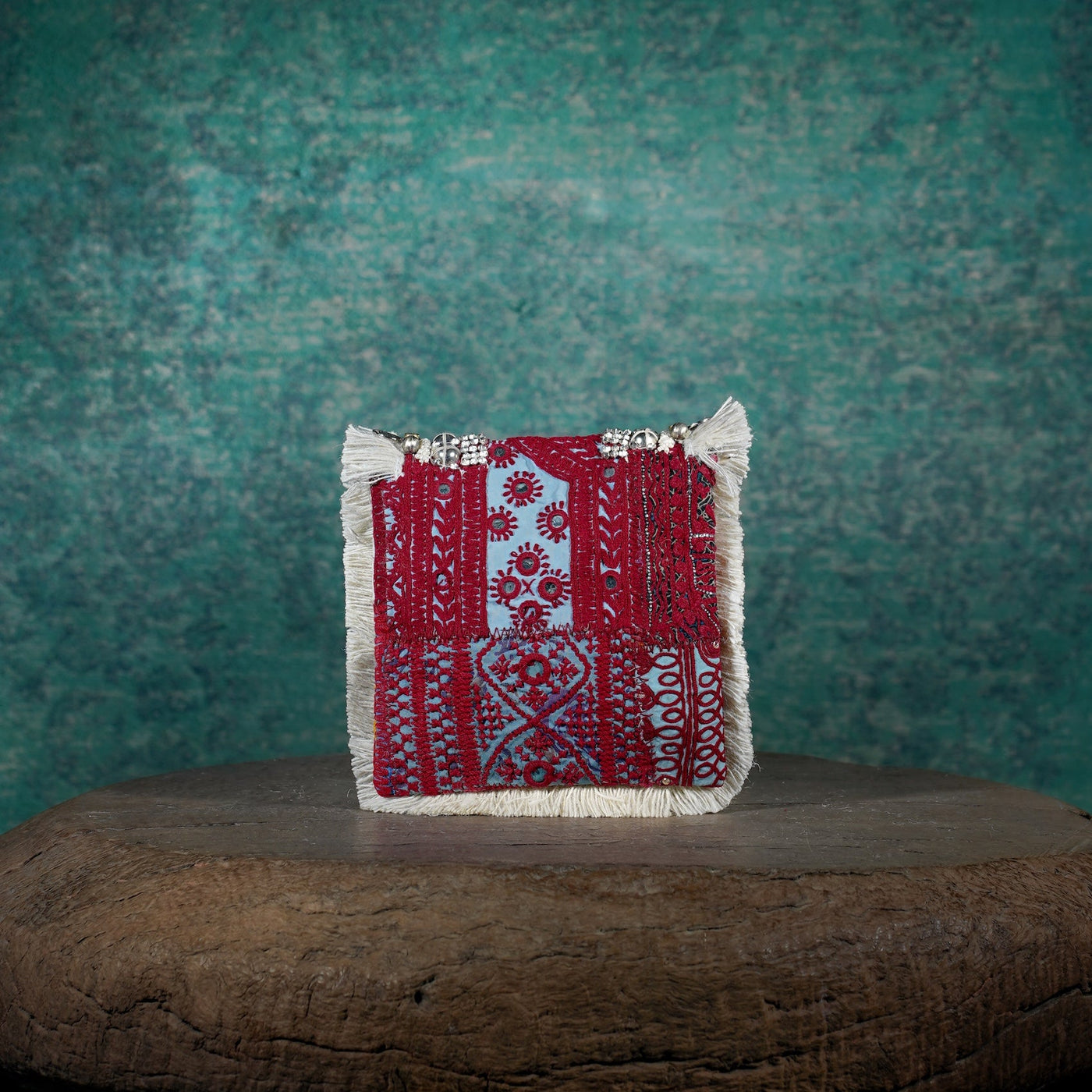 BANJARA MINION CLUTCH IN OFF-WHITE