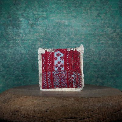BANJARA MINION CLUTCH IN OFF-WHITE