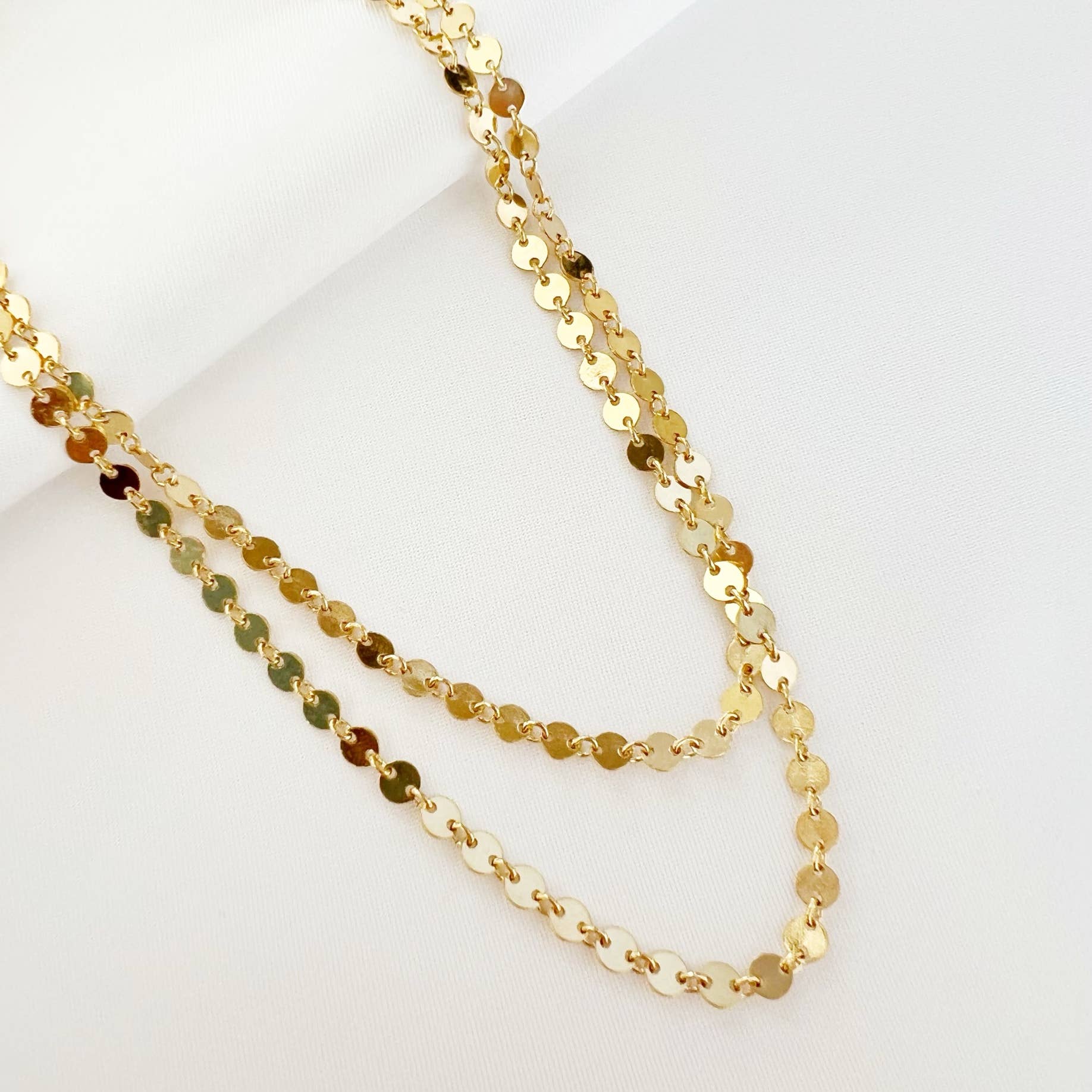 LUXE SEQUIN DISC CHAIN NECKLACE IN GOLD