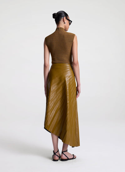 TRACY VEGAN LEATHER SKIRT IN SADDLE