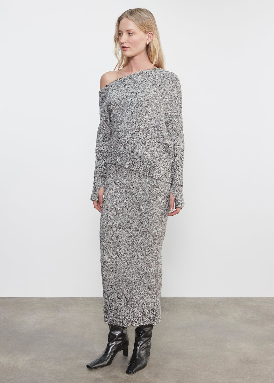 BOUCLE KNIT SLOUCH SWEATER IN PEPPER