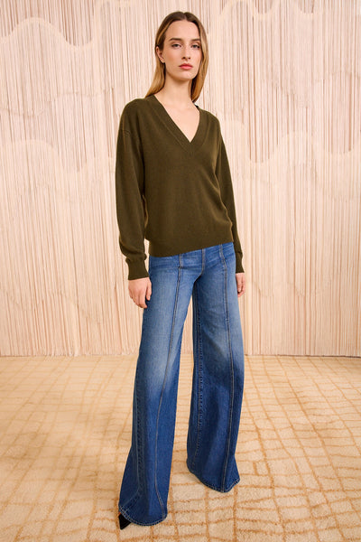 RYLA CASHMERE V-NECK PULLOVER IN HUNTER