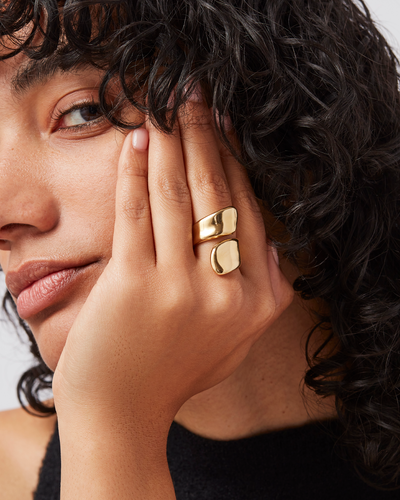 SOLENE RING IN HIGH POLISH GOLD