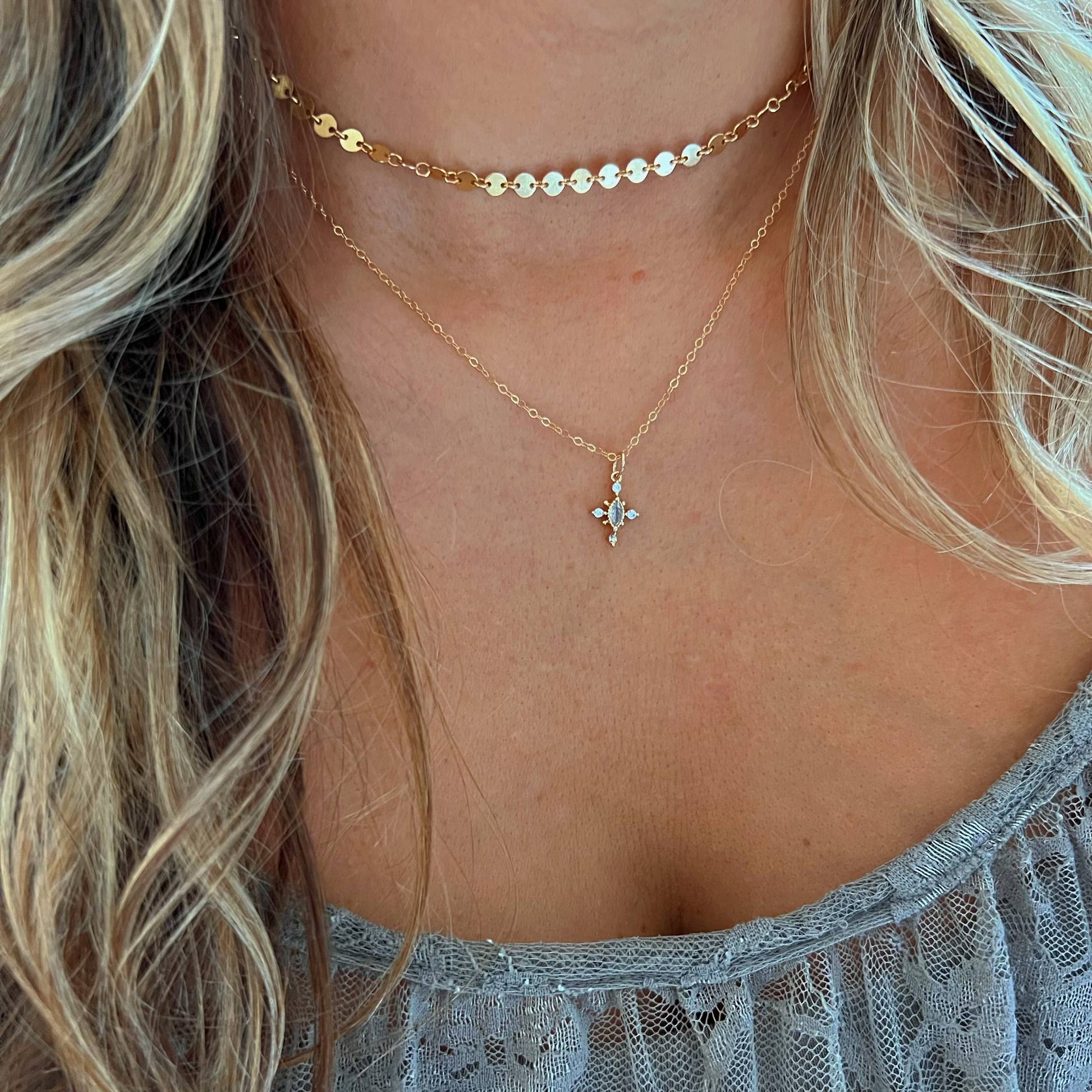 LUXE SEQUIN DISC CHAIN NECKLACE IN GOLD