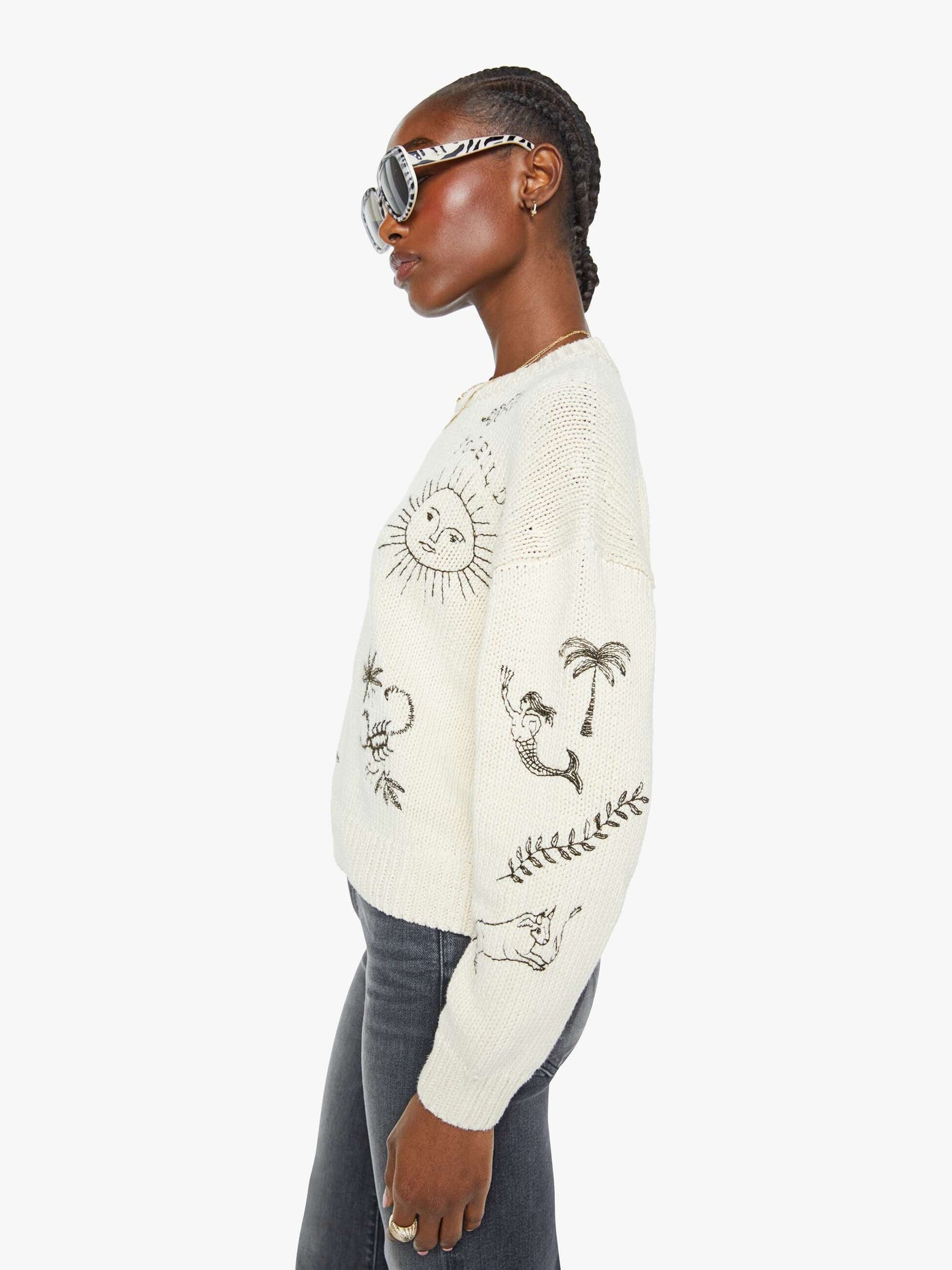 THE JUMPER IN DRAWINGS IN THE SAND - Romi Boutique