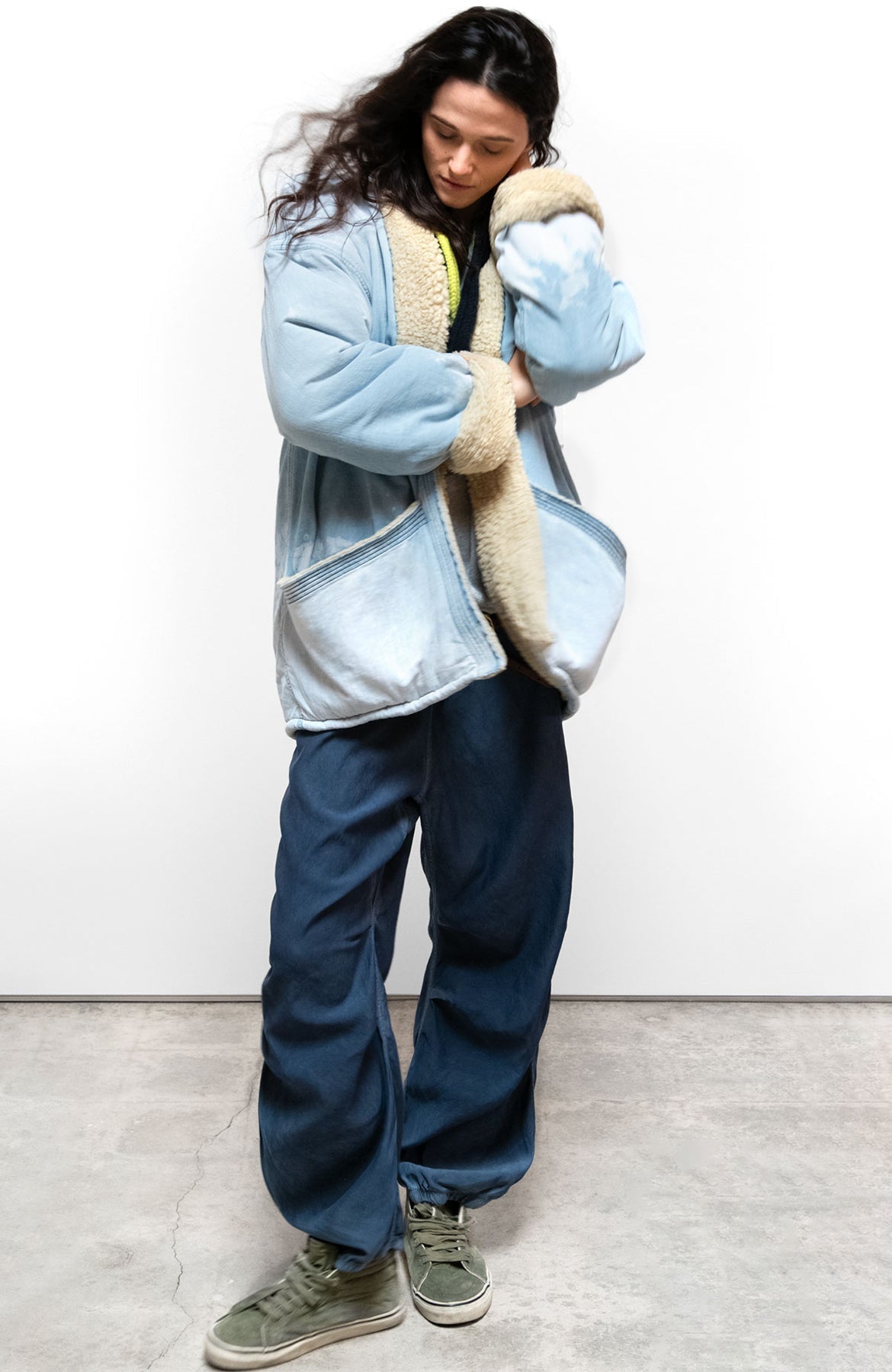 INDIGO/SHERPA BLANKET CARDIGAN IN SUPERFADEOUT CLOUD