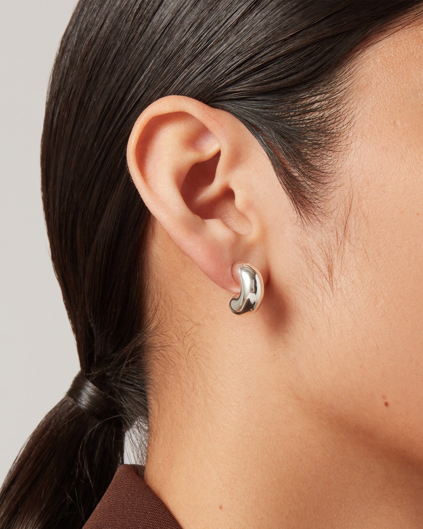 SMALL TOME HOOPS IN HIGH POLISH SILVER - Romi Boutique